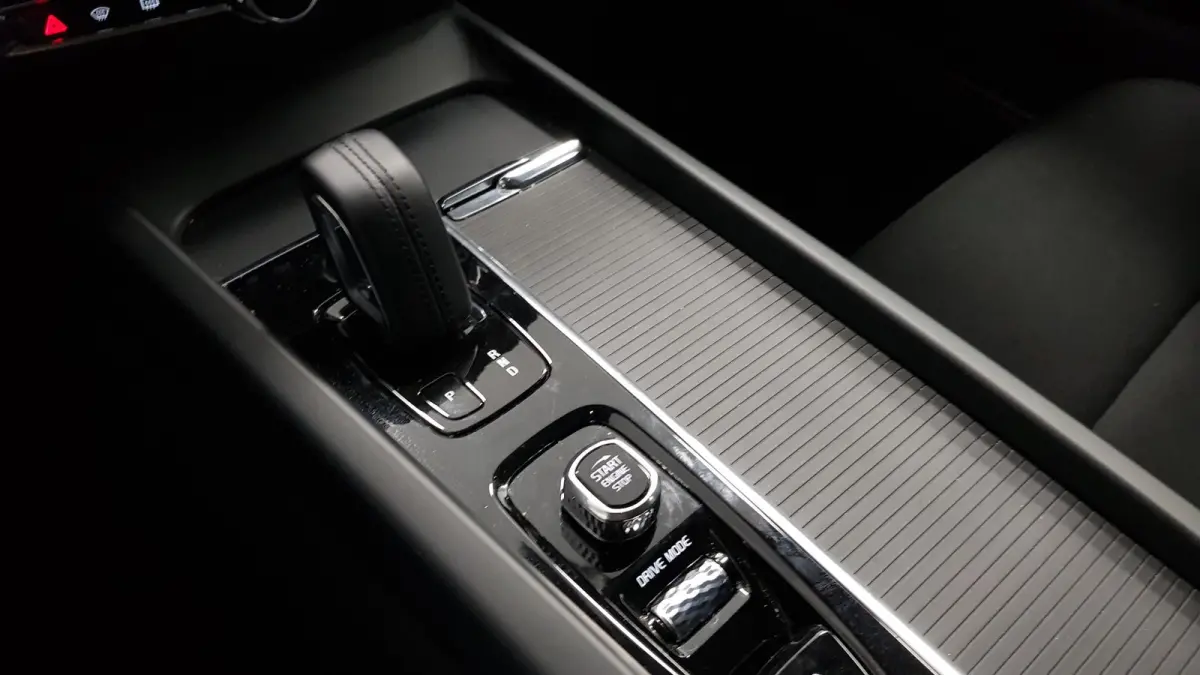 2.0 B4 197 pk Automaat Momentum Pro Navigatie Climate control Adaptive cruise Control Led DAB Electrisch bedienbare achterklep Parkeer sensoren