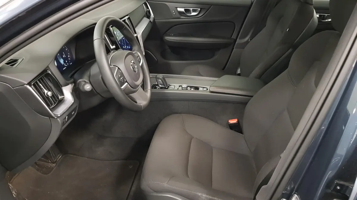 2.0 B4 197 pk Automaat Momentum Pro Navigatie Climate control Adaptive cruise Control Led DAB Electrisch bedienbare achterklep Parkeer sensoren