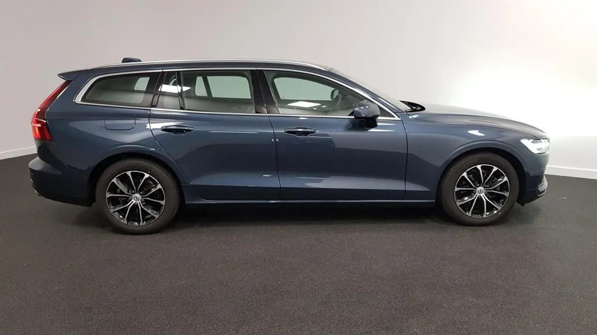 2.0 B4 197 pk Automaat Momentum Pro Navigatie Climate control Adaptive cruise Control Led DAB Electrisch bedienbare achterklep Parkeer sensoren