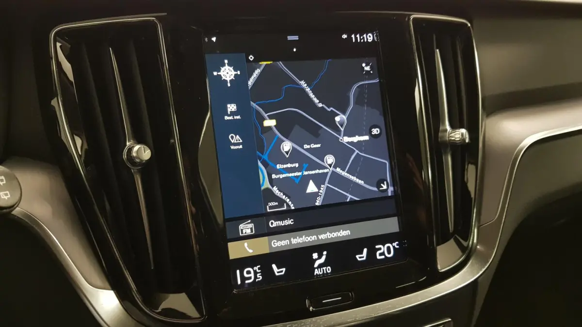 2.0 B4 197 pk Automaat Momentum Pro Navigatie Climate control Adaptive cruise Control Led DAB Electrisch bedienbare achterklep Parkeer sensoren