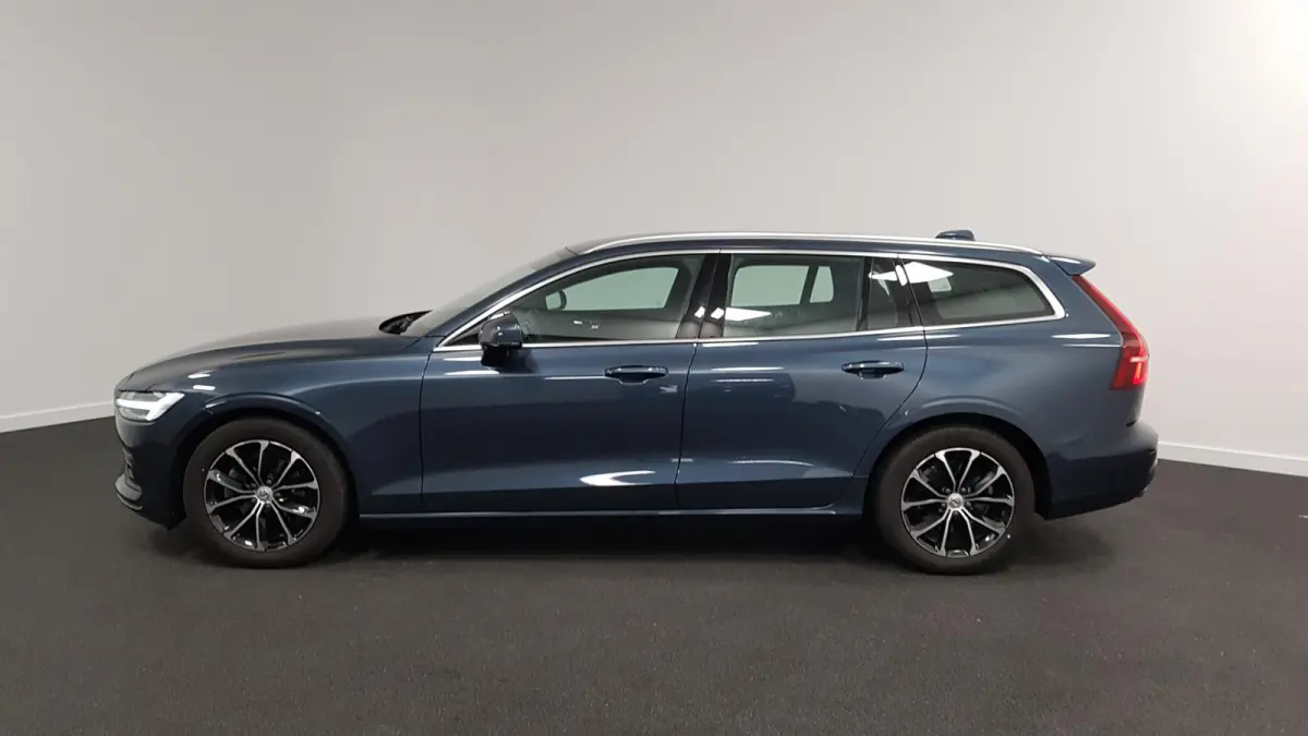 2.0 B4 197 pk Automaat Momentum Pro Navigatie Climate control Adaptive cruise Control Led DAB Electrisch bedienbare achterklep Parkeer sensoren
