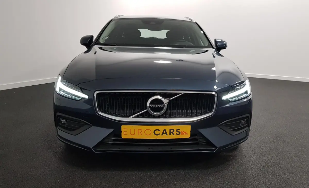 2.0 B4 197 pk Automaat Momentum Pro Navigatie Climate control Adaptive cruise Control Led DAB Electrisch bedienbare achterklep Parkeer sensoren