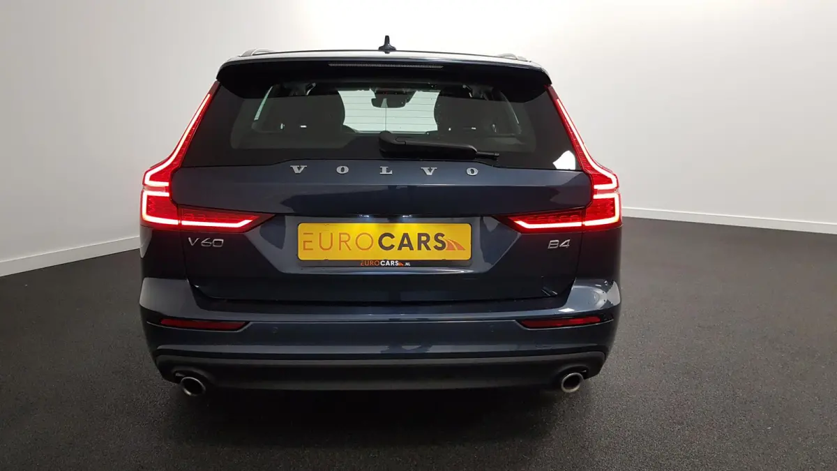2.0 B4 197 pk Automaat Momentum Pro Navigatie Climate control Adaptive cruise Control Led DAB Electrisch bedienbare achterklep Parkeer sensoren