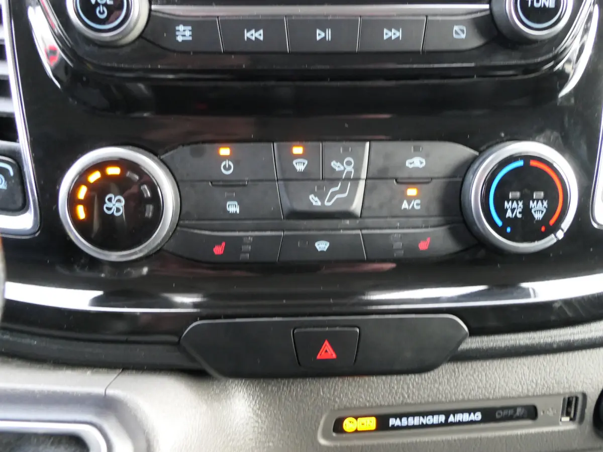320 2.0 TDCI 185pk Automaat L2H1 Sport | Camera | BLIS | Navigatie | Bijrijdersbank | Trekhaak | CarPlay/Android Auto