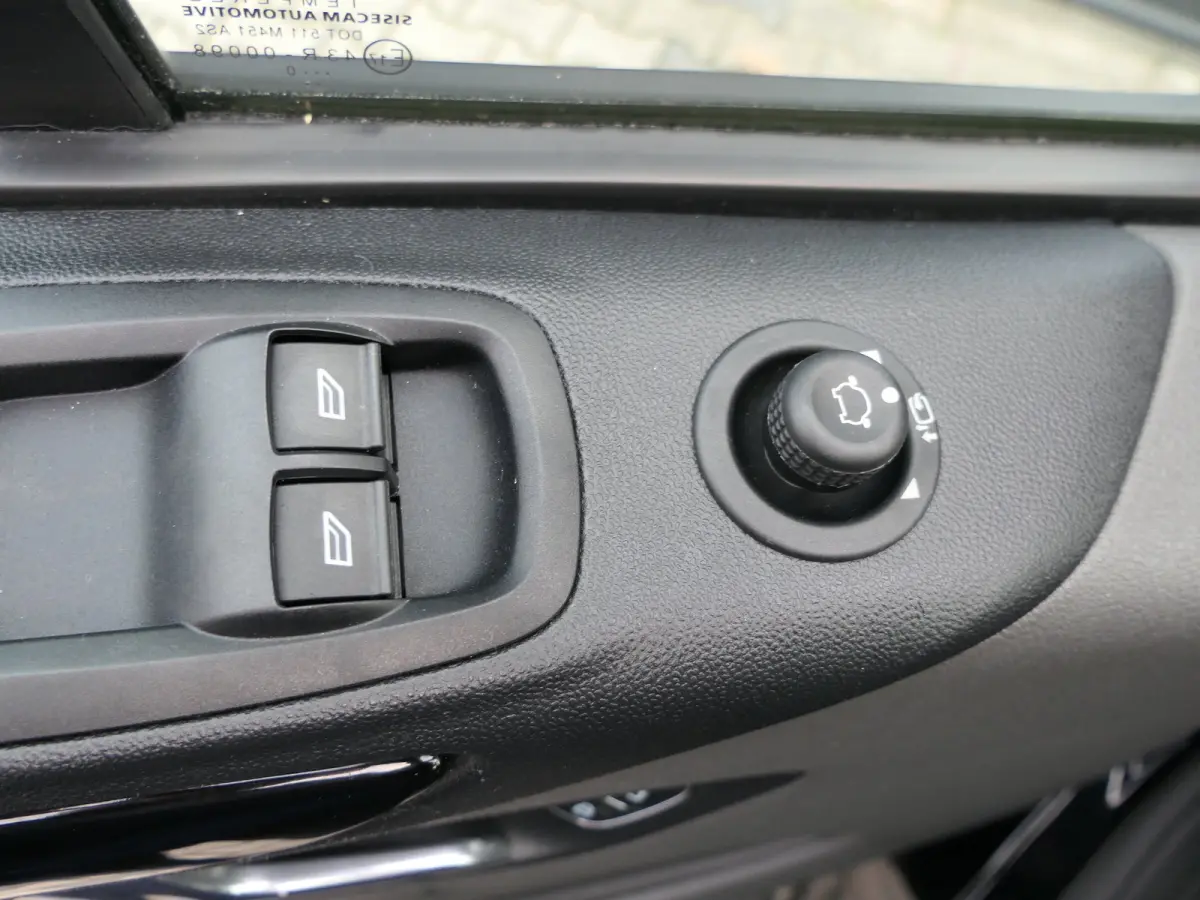 320 2.0 TDCI 185pk Automaat L2H1 Sport | Camera | BLIS | Navigatie | Bijrijdersbank | Trekhaak | CarPlay/Android Auto