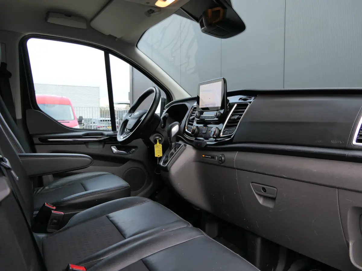 320 2.0 TDCI 185pk Automaat L2H1 Sport | Camera | BLIS | Navigatie | Bijrijdersbank | Trekhaak | CarPlay/Android Auto