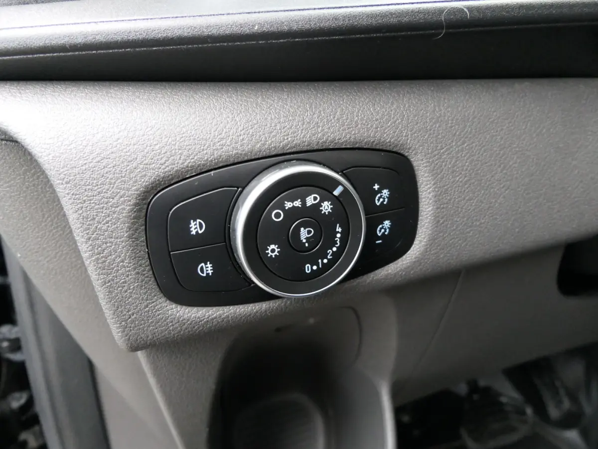 320 2.0 TDCI 185pk Automaat L2H1 Sport | Camera | BLIS | Navigatie | Bijrijdersbank | Trekhaak | CarPlay/Android Auto