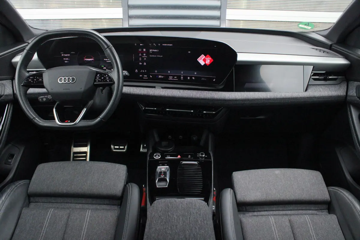 Performance 306pk S-Line Edition 100 kWh | Luchtvering | Rondomzicht Camera | 21" LMV | Stuurverwarming