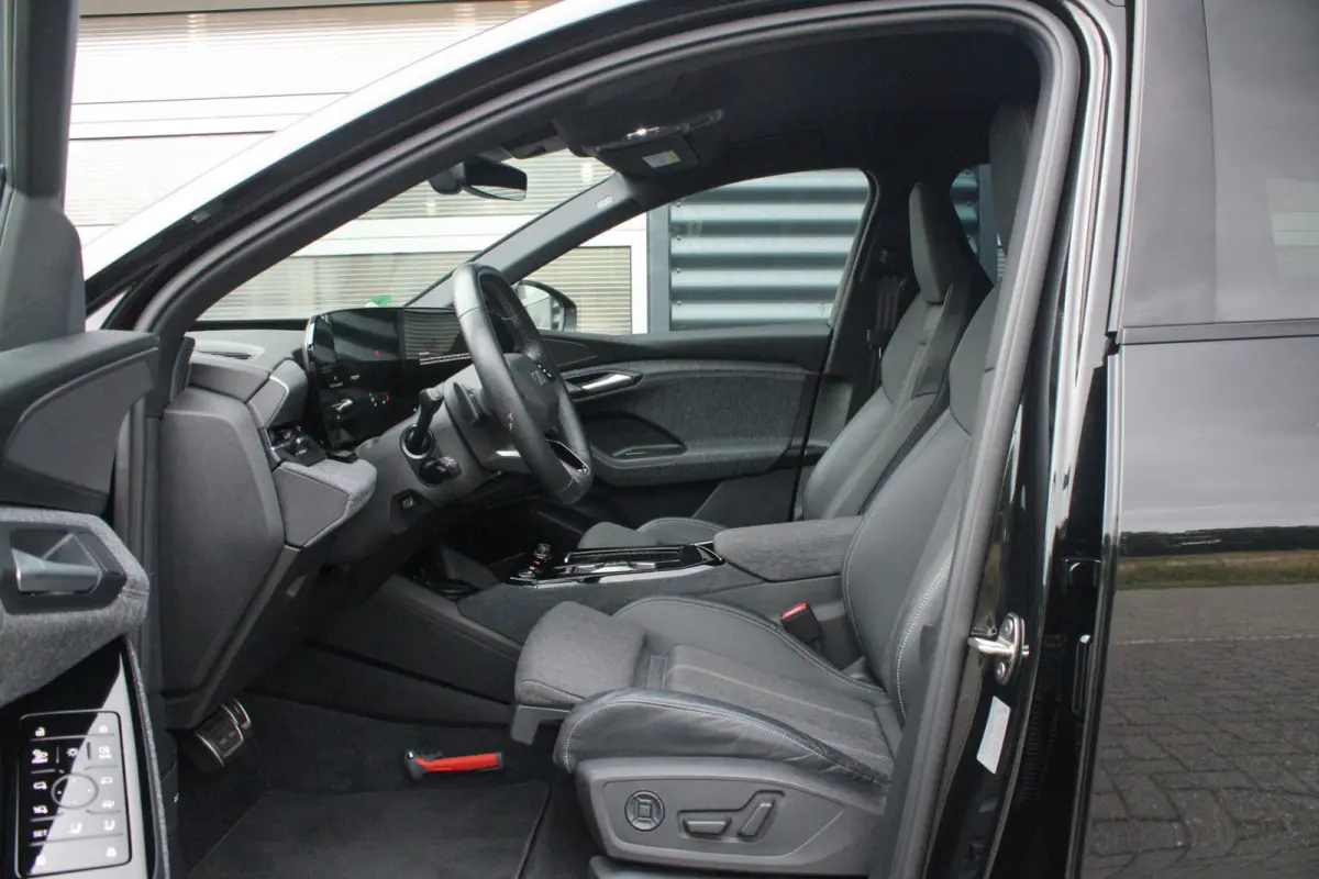 Performance 306pk S-Line Edition 100 kWh | Luchtvering | Rondomzicht Camera | 21" LMV | Stuurverwarming