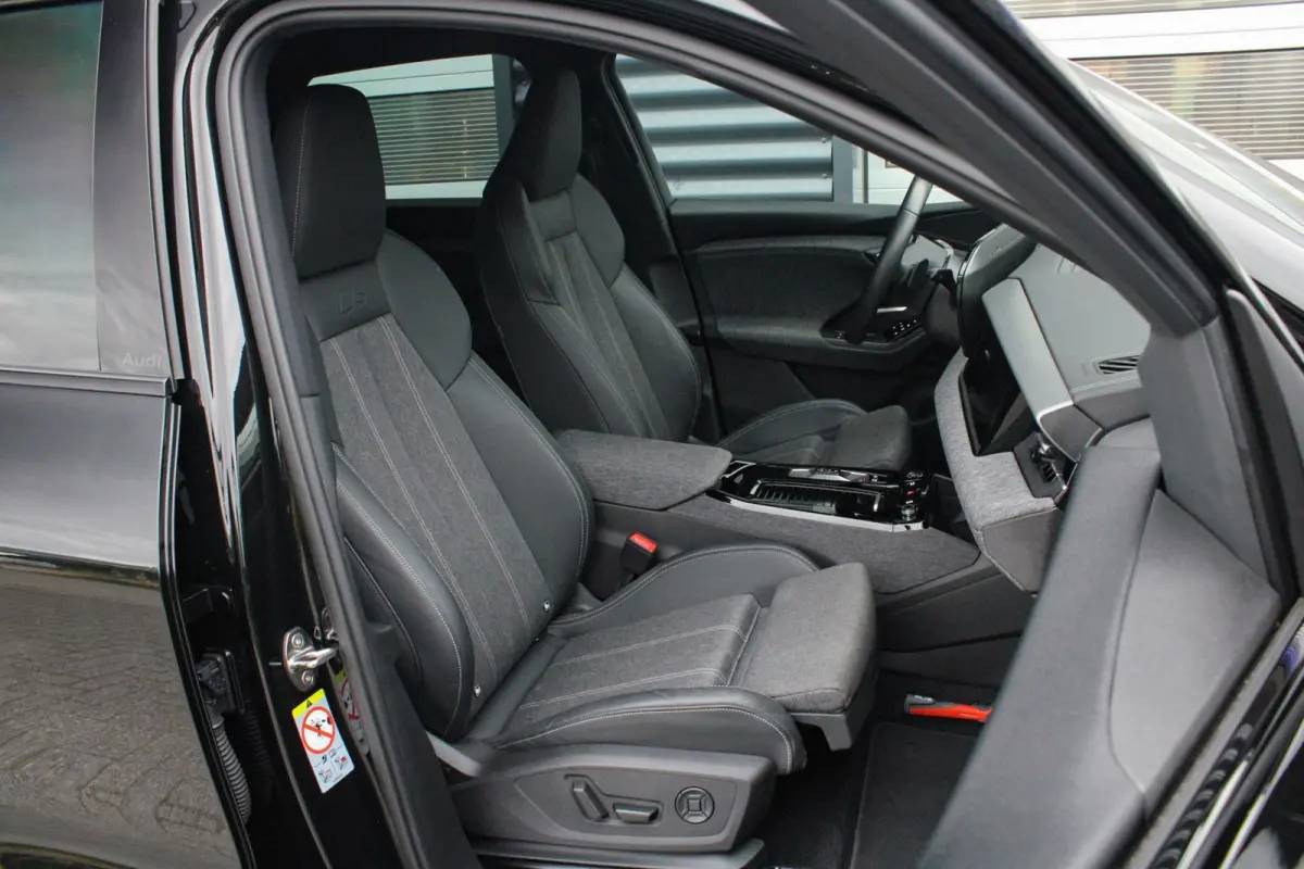 Performance 306pk S-Line Edition 100 kWh | Luchtvering | Rondomzicht Camera | 21" LMV | Stuurverwarming