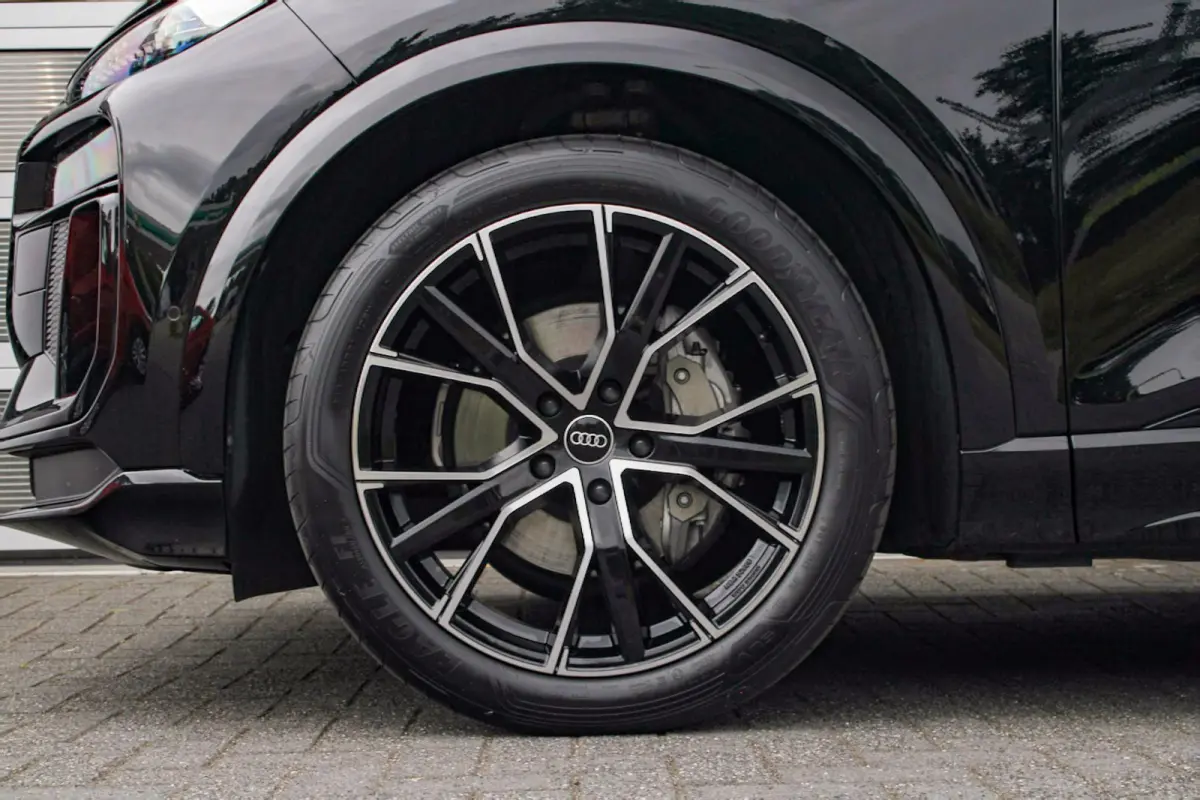 Performance 306pk S-Line Edition 100 kWh | Luchtvering | Rondomzicht Camera | 21" LMV | Stuurverwarming