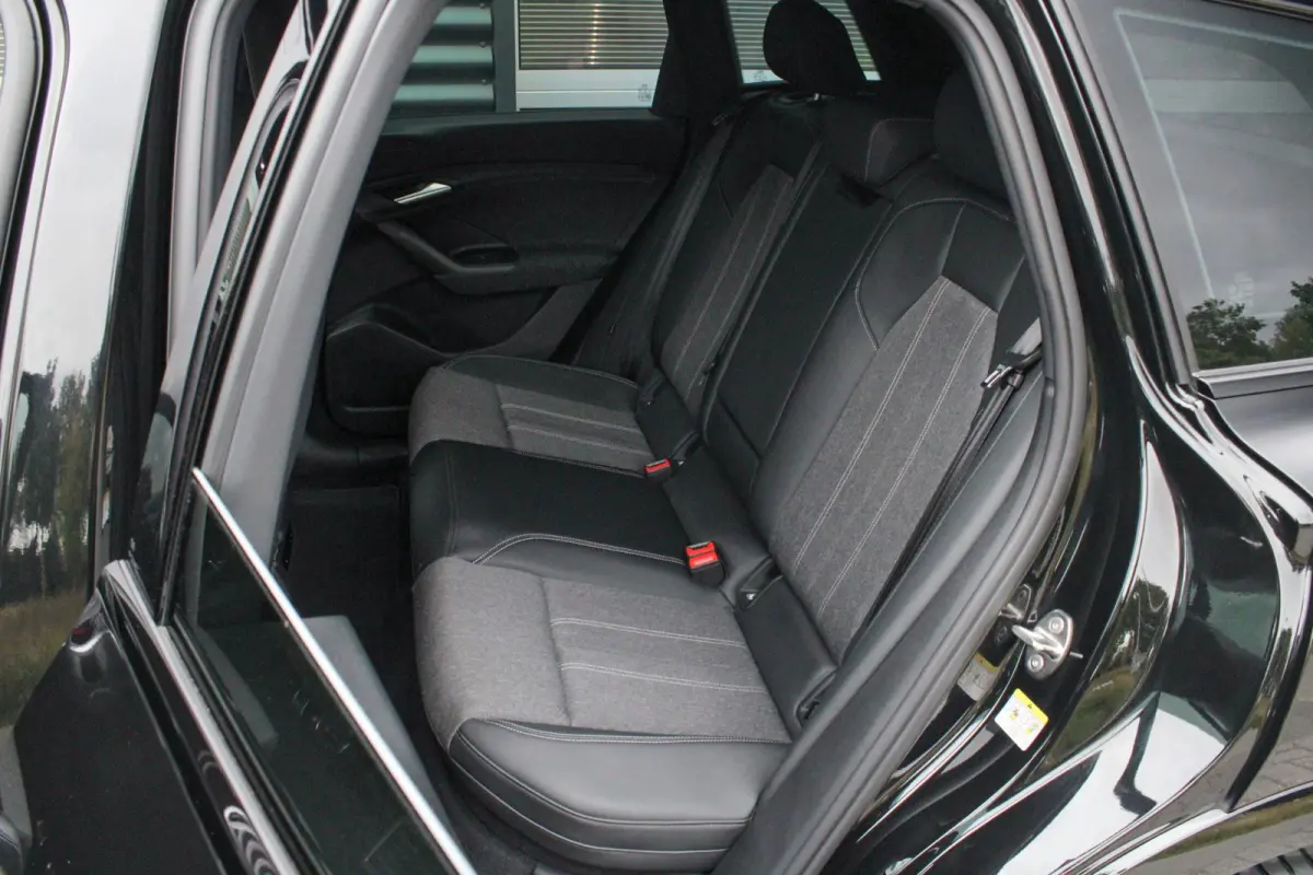 Performance 306pk S-Line Edition 100 kWh | Luchtvering | Rondomzicht Camera | 21" LMV | Stuurverwarming