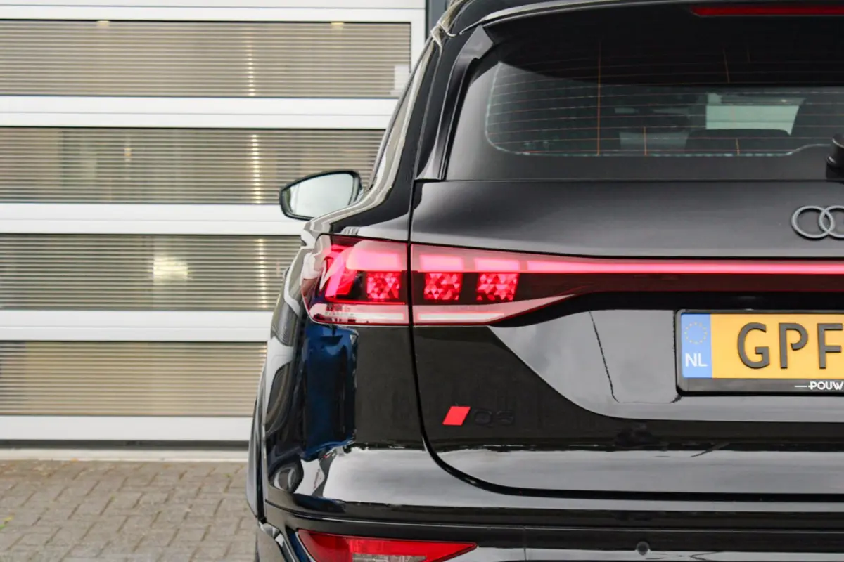 Performance 306pk S-Line Edition 100 kWh | Luchtvering | Rondomzicht Camera | 21" LMV | Stuurverwarming