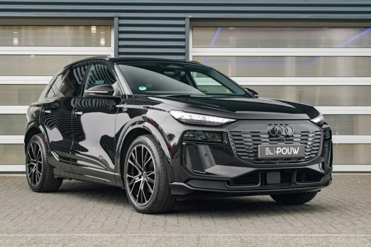 Performance 306pk S-Line Edition 100 kWh | Luchtvering | Rondomzicht Camera | 21" LMV | Stuurverwarming