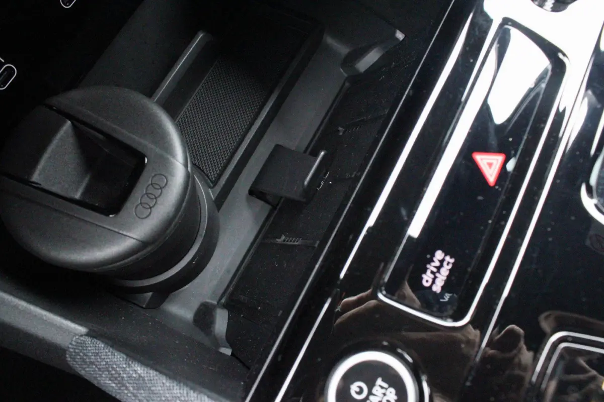 Performance 306pk S-Line Edition 100 kWh | Luchtvering | Rondomzicht Camera | 21" LMV | Stuurverwarming
