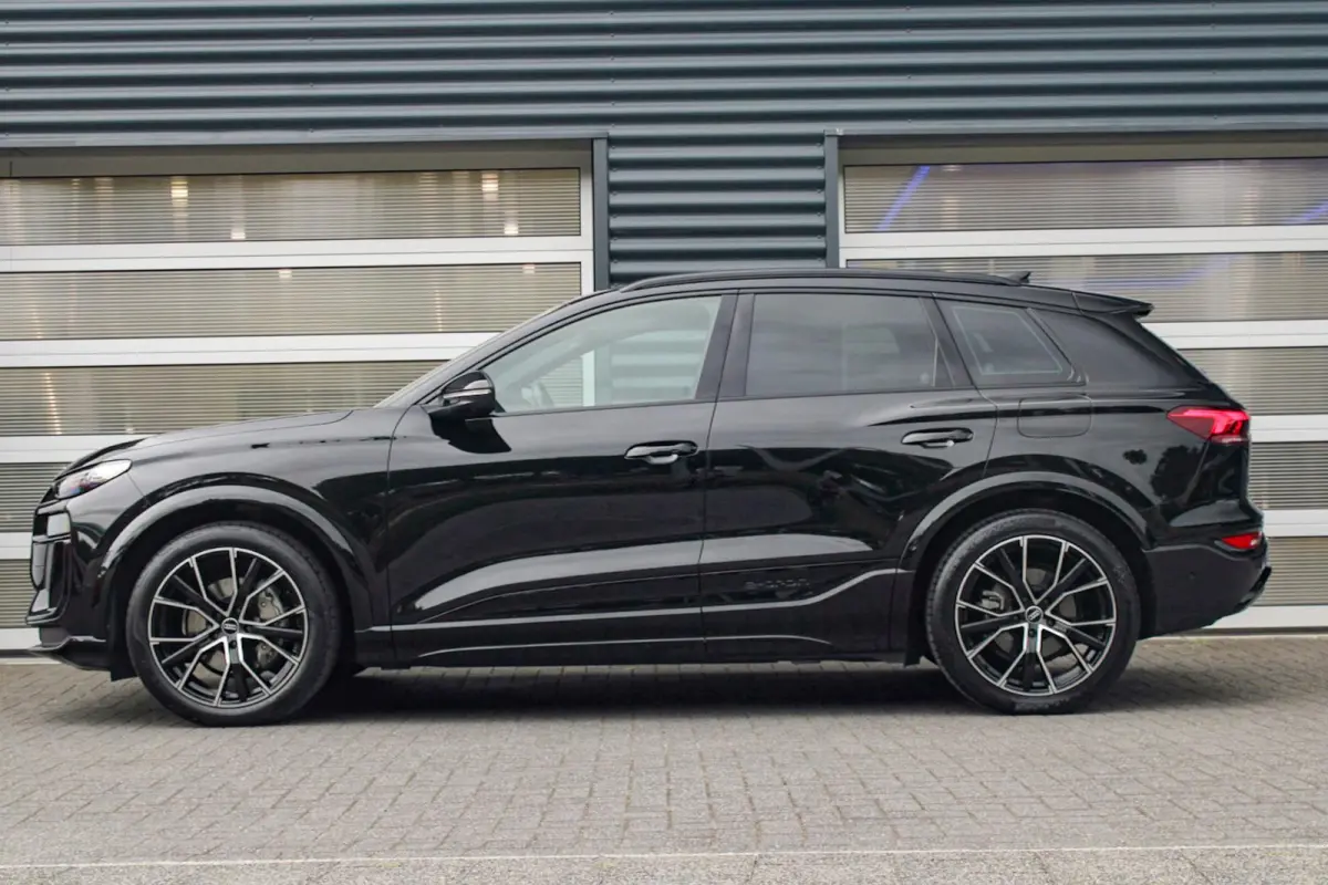 Performance 306pk S-Line Edition 100 kWh | Luchtvering | Rondomzicht Camera | 21" LMV | Stuurverwarming
