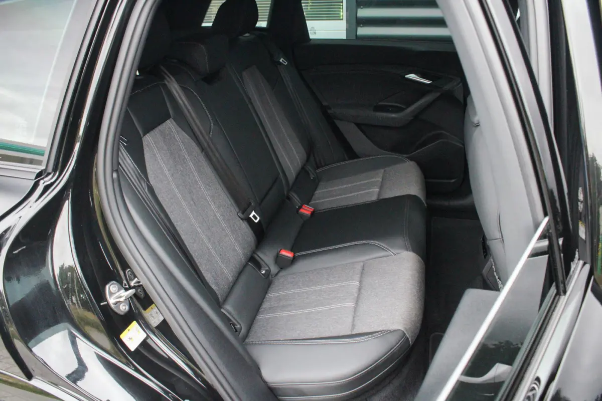 Performance 306pk S-Line Edition 100 kWh | Luchtvering | Rondomzicht Camera | 21" LMV | Stuurverwarming