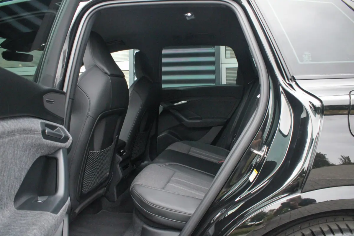 Performance 306pk S-Line Edition 100 kWh | Luchtvering | Rondomzicht Camera | 21" LMV | Stuurverwarming
