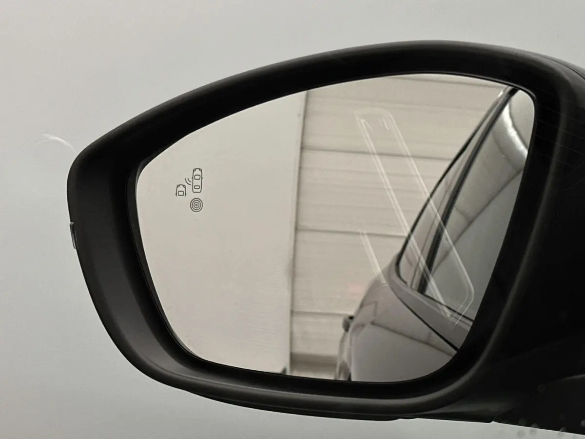 SUV Allure 130 pk Automaat | Navigatie via Apple Carplay/Android Auto | Achteruitrijcamera | Parkeersensoren Voor en Achter | Voorstoelen Verwarmd | Dodehoek Detectie | Adaptieve Cruise Cont