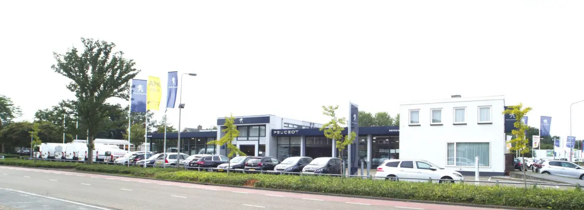 SUV Allure 130 pk Automaat | Navigatie via Apple Carplay/Android Auto | Achteruitrijcamera | Parkeersensoren Voor en Achter | Voorstoelen Verwarmd | Dodehoek Detectie | Adaptieve Cruise Cont