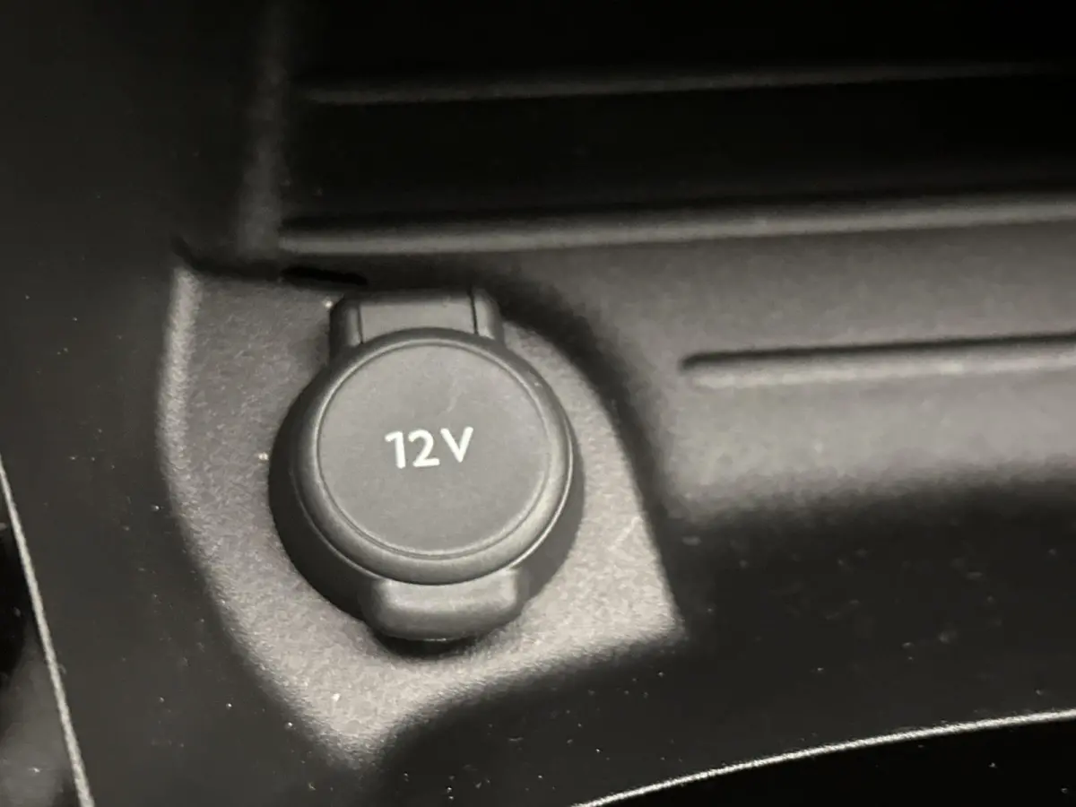 SUV Allure 130 pk Automaat | Navigatie via Apple Carplay/Android Auto | Achteruitrijcamera | Parkeersensoren Voor en Achter | Voorstoelen Verwarmd | Dodehoek Detectie | Adaptieve Cruise Cont