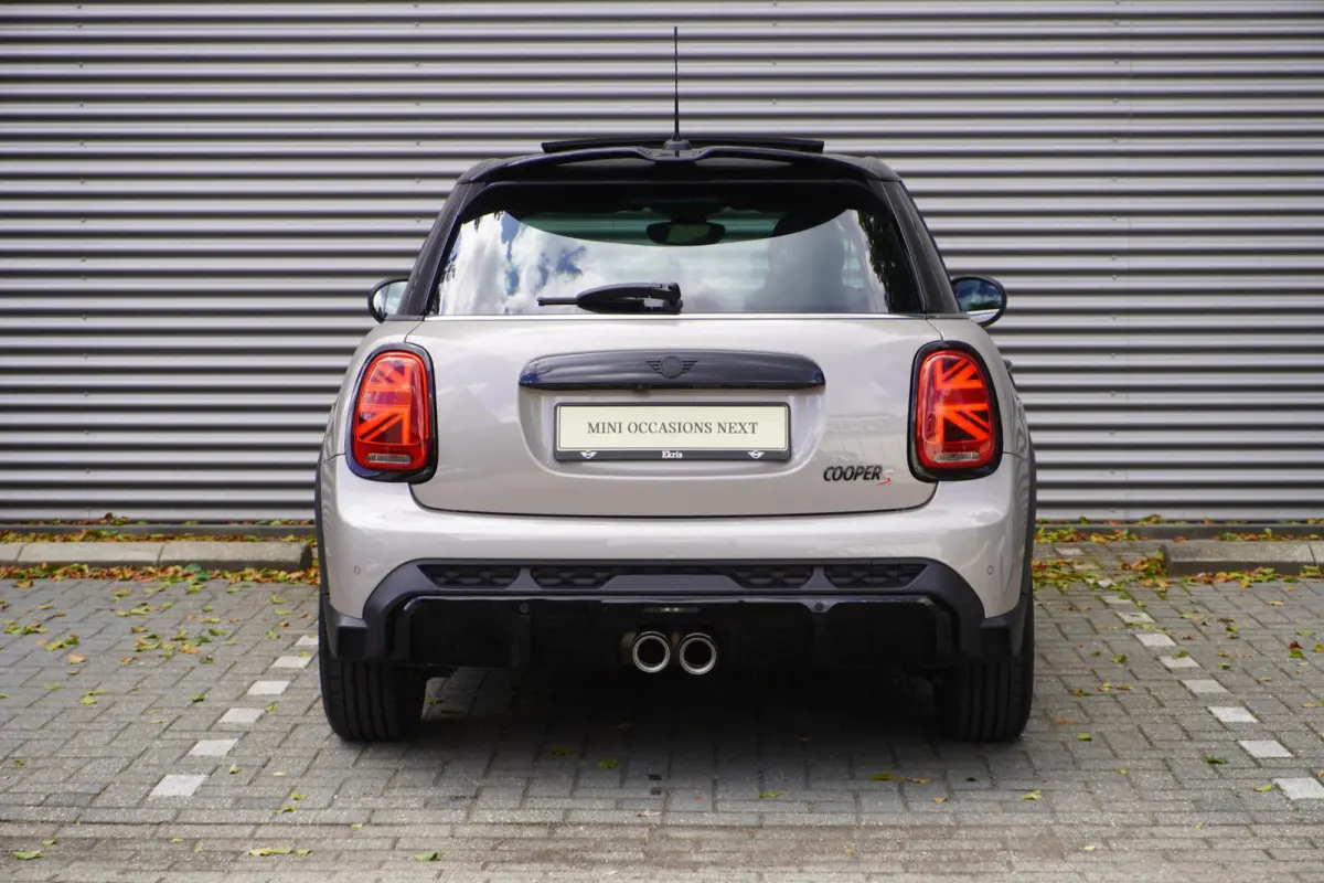 Cooper S Rockingham GT Edition JCW pakket | Glazen Panoramdak | Yours Leder | Stuur- & Stoelverwarming | Harman Kardon | Head-Up Display | 18" JCW Circuit Spoke | Camera