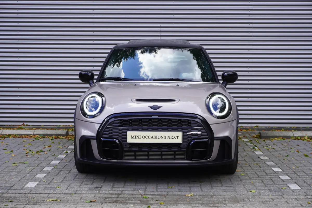 Cooper S Rockingham GT Edition JCW pakket | Glazen Panoramdak | Yours Leder | Stuur- & Stoelverwarming | Harman Kardon | Head-Up Display | 18" JCW Circuit Spoke | Camera