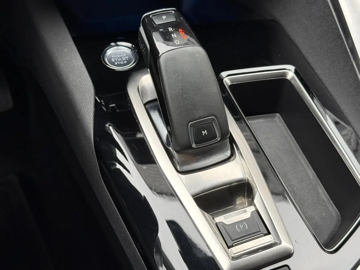 1.2 PureTech Crossway 1e Eigenaar|Navi|Trekhaak|D-riem vv in 2024|i-Cockpit|Camera|Carplay|Clima|Cruise|Elektr. Achterklep|APK tot 07-2027