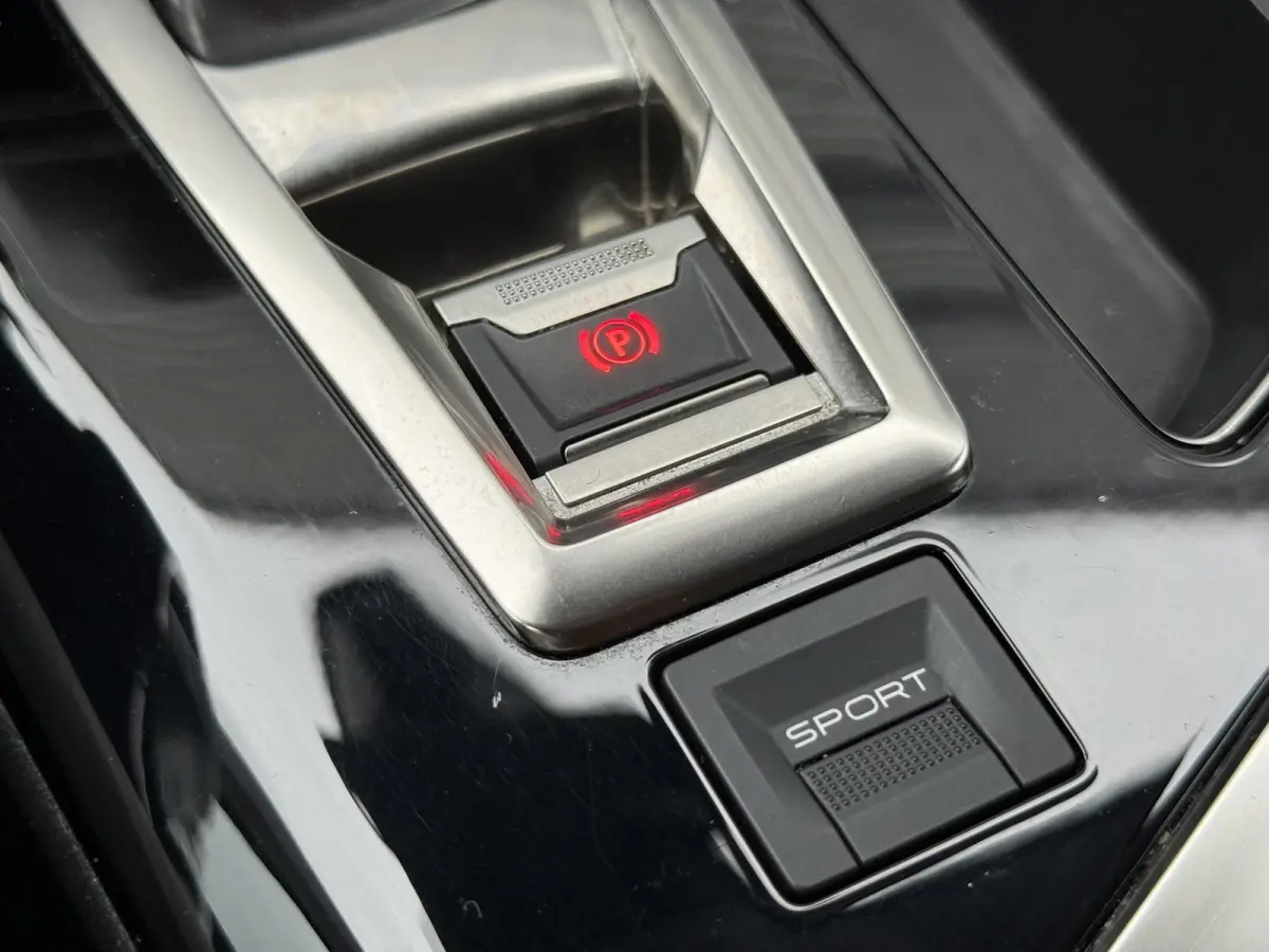 1.2 PureTech Crossway 1e Eigenaar|Navi|Trekhaak|D-riem vv in 2024|i-Cockpit|Camera|Carplay|Clima|Cruise|Elektr. Achterklep|APK tot 07-2027