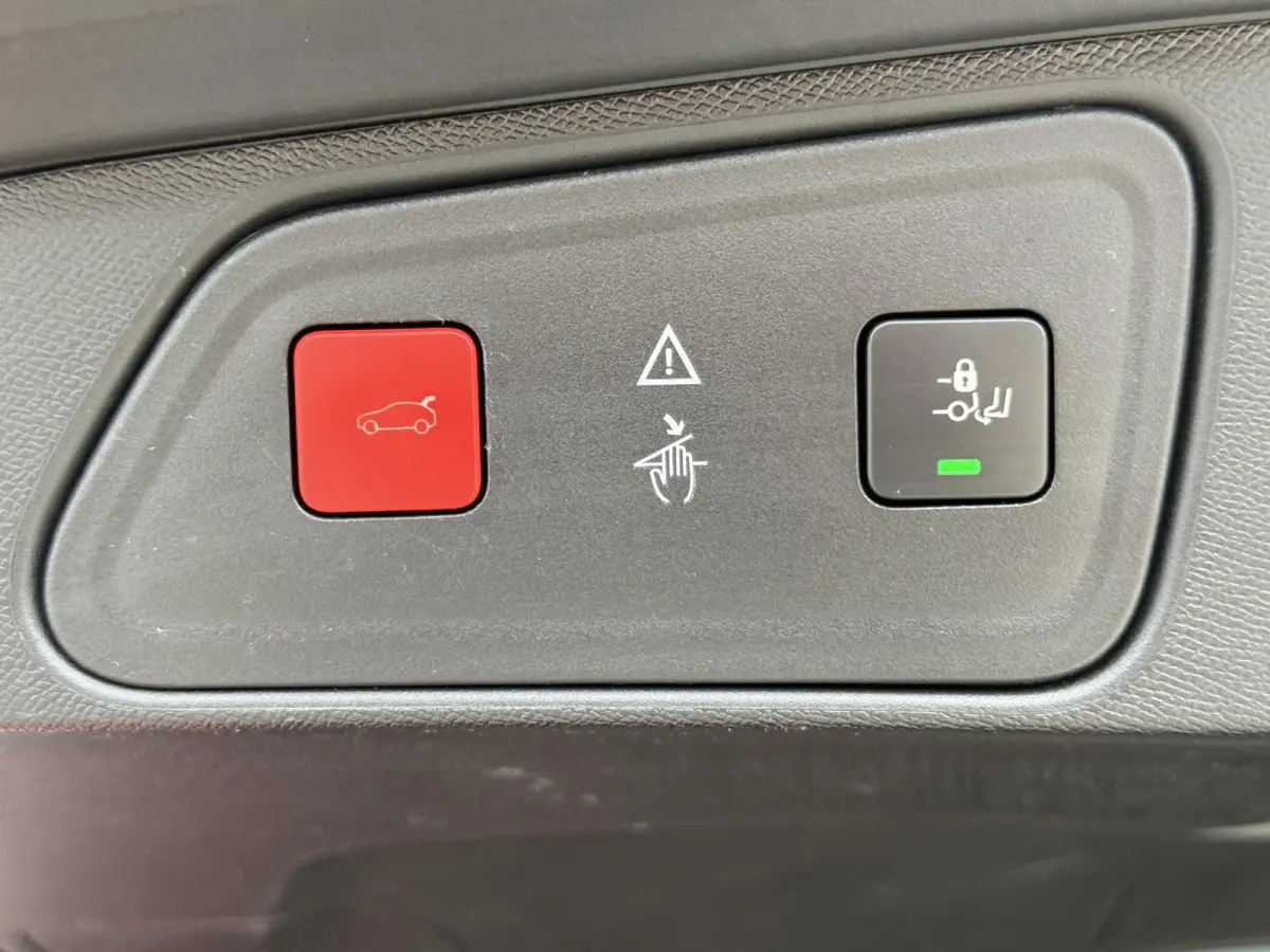 1.2 PureTech Crossway 1e Eigenaar|Navi|Trekhaak|D-riem vv in 2024|i-Cockpit|Camera|Carplay|Clima|Cruise|Elektr. Achterklep|APK tot 07-2027