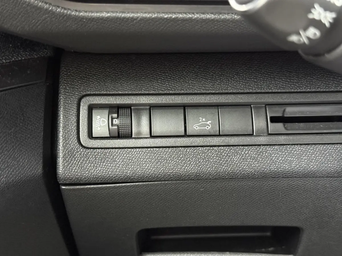 1.2 PureTech Crossway 1e Eigenaar|Navi|Trekhaak|D-riem vv in 2024|i-Cockpit|Camera|Carplay|Clima|Cruise|Elektr. Achterklep|APK tot 07-2027