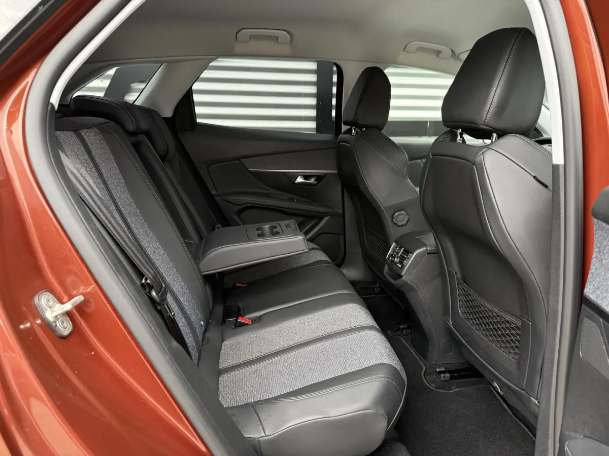 1.2 PureTech Crossway 1e Eigenaar|Navi|Trekhaak|D-riem vv in 2024|i-Cockpit|Camera|Carplay|Clima|Cruise|Elektr. Achterklep|APK tot 07-2027