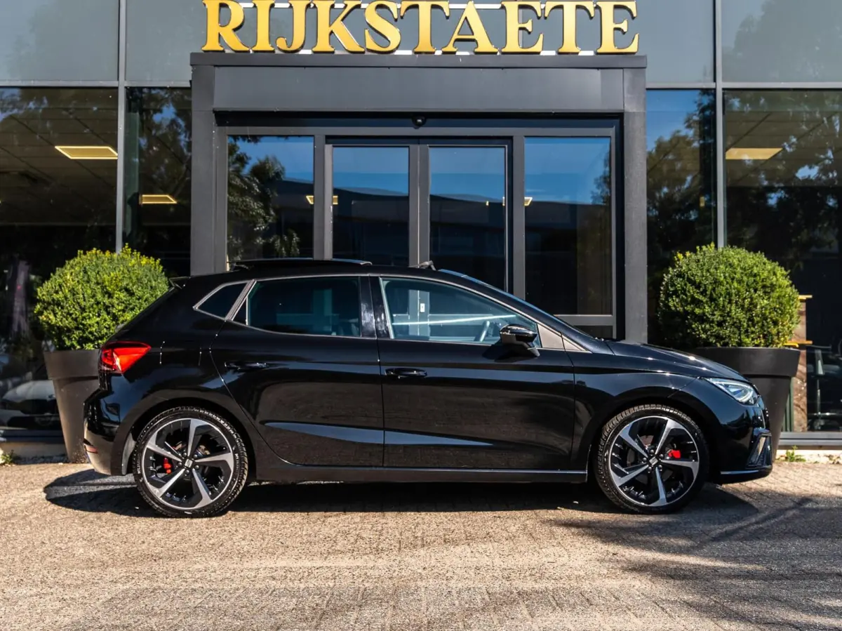 1.5 TFSI FR|PANO|CAMERA|ACC|18''|CARPLAY|STOELVW