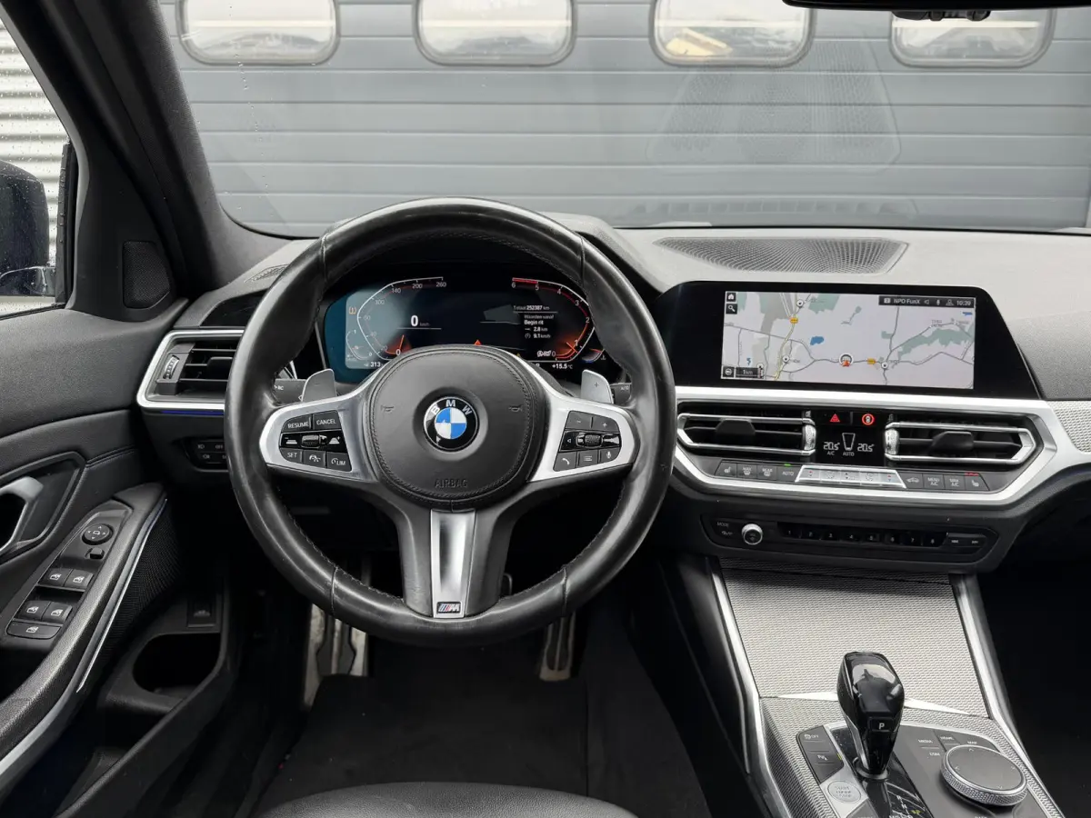 320d High Executive M-Sport | Navigatie | DAB | Parkeersensoren | Elektrische Achterklep |