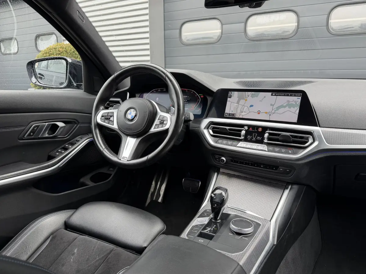 320d High Executive M-Sport | Navigatie | DAB | Parkeersensoren | Elektrische Achterklep |