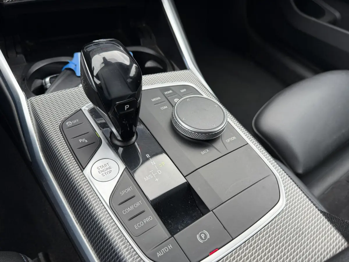 320d High Executive M-Sport | Navigatie | DAB | Parkeersensoren | Elektrische Achterklep |