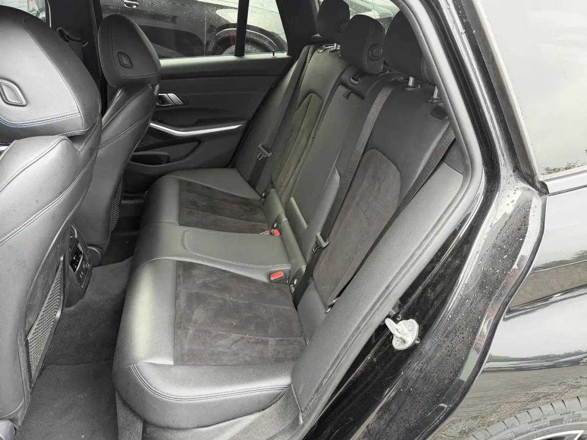 320d High Executive M-Sport | Navigatie | DAB | Parkeersensoren | Elektrische Achterklep |