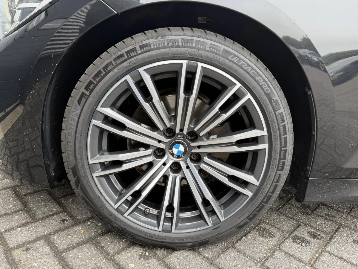 320d High Executive M-Sport | Navigatie | DAB | Parkeersensoren | Elektrische Achterklep |