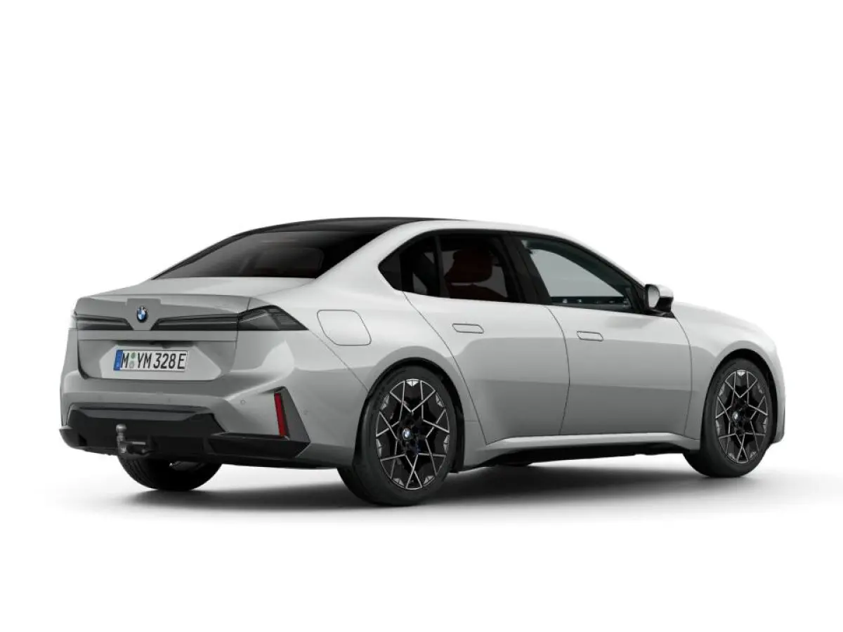 50 xDrive | First Edition | M Sportpakket | Harman Kardon | Panoramadak | Trekhaak | Verlichte Iconic Glow Grille