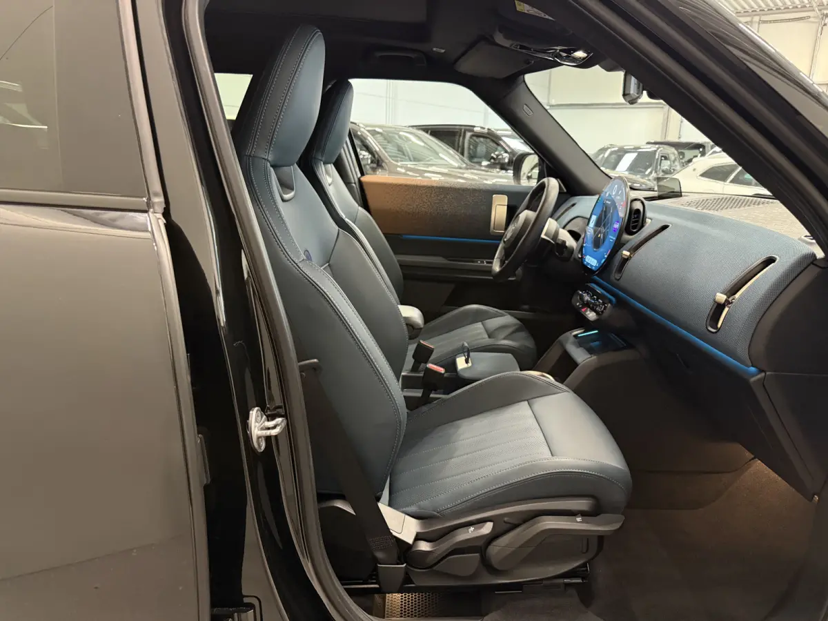 1.5 C JCW LEER PANO/20"/JCW DARK-PETROL LEER SP.STOEL/H&K/STANDKACHEL/HEAD-UP/360CAMERA/OLED-SCHERM/ACC/KEYLESS/DRIVING ASS.PLUS/FABRIEKS-GARANTIE T/M 07-2027