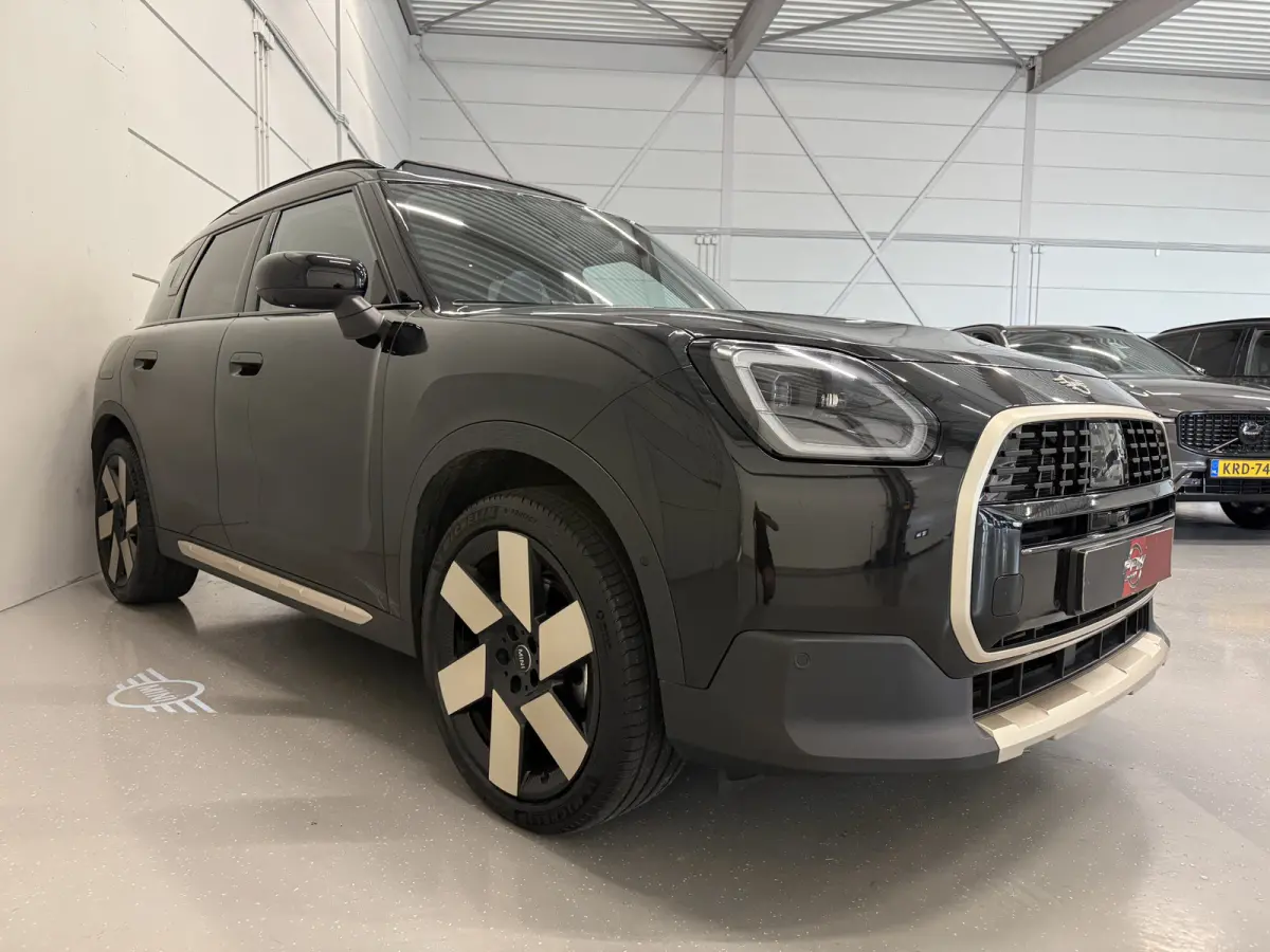 1.5 C JCW LEER PANO/20"/JCW DARK-PETROL LEER SP.STOEL/H&K/STANDKACHEL/HEAD-UP/360CAMERA/OLED-SCHERM/ACC/KEYLESS/DRIVING ASS.PLUS/FABRIEKS-GARANTIE T/M 07-2027