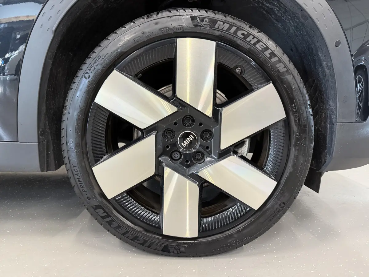 1.5 C JCW LEER PANO/20"/JCW DARK-PETROL LEER SP.STOEL/H&K/STANDKACHEL/HEAD-UP/360CAMERA/OLED-SCHERM/ACC/KEYLESS/DRIVING ASS.PLUS/FABRIEKS-GARANTIE T/M 07-2027