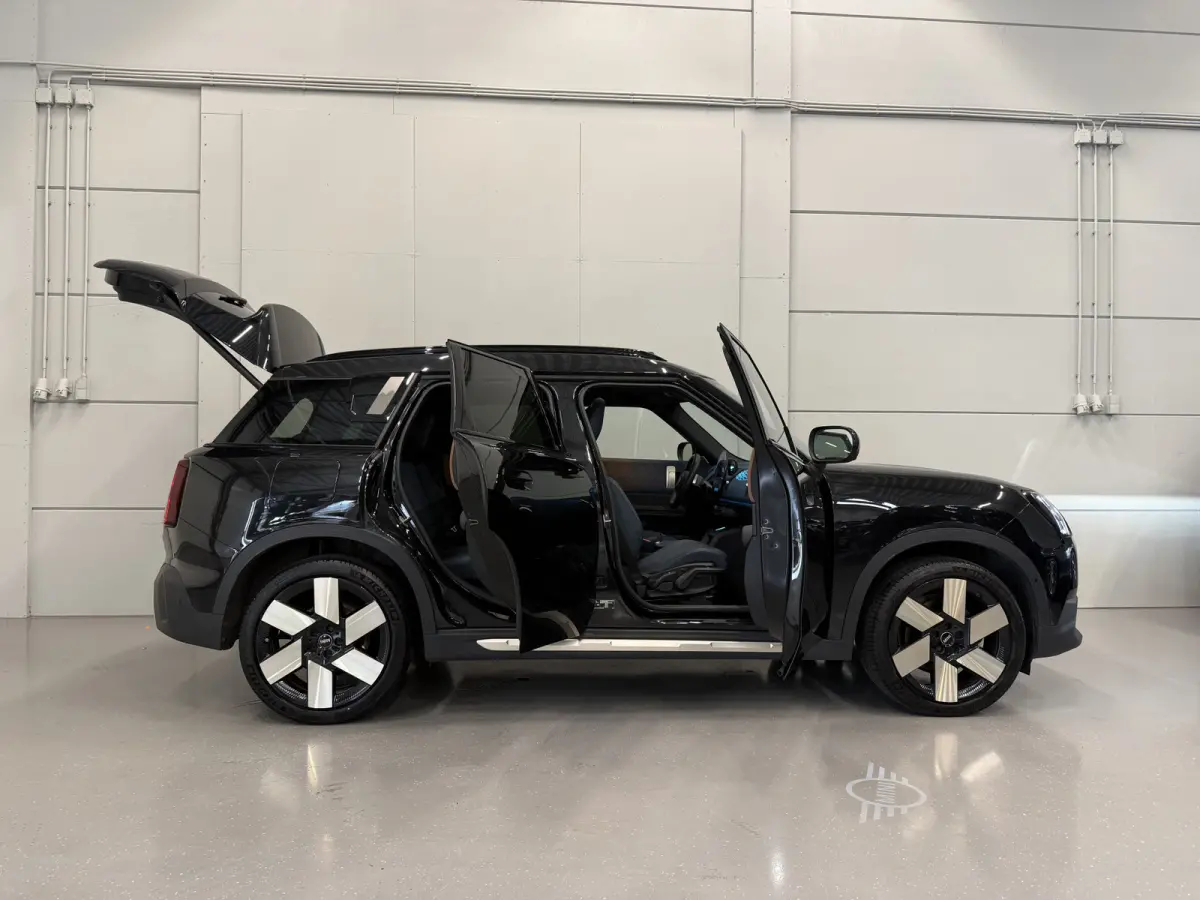 1.5 C JCW LEER PANO/20"/JCW DARK-PETROL LEER SP.STOEL/H&K/STANDKACHEL/HEAD-UP/360CAMERA/OLED-SCHERM/ACC/KEYLESS/DRIVING ASS.PLUS/FABRIEKS-GARANTIE T/M 07-2027