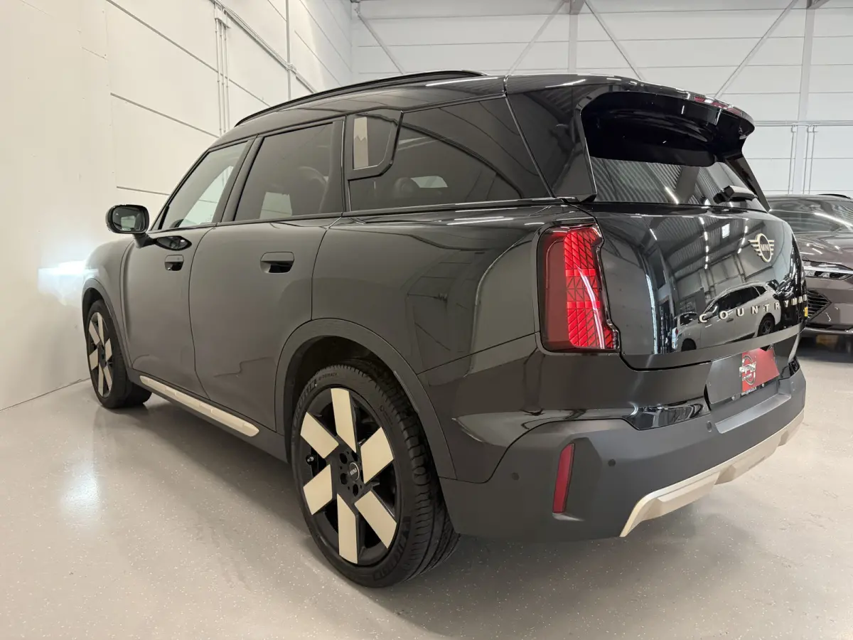 1.5 C JCW LEER PANO/20"/JCW DARK-PETROL LEER SP.STOEL/H&K/STANDKACHEL/HEAD-UP/360CAMERA/OLED-SCHERM/ACC/KEYLESS/DRIVING ASS.PLUS/FABRIEKS-GARANTIE T/M 07-2027