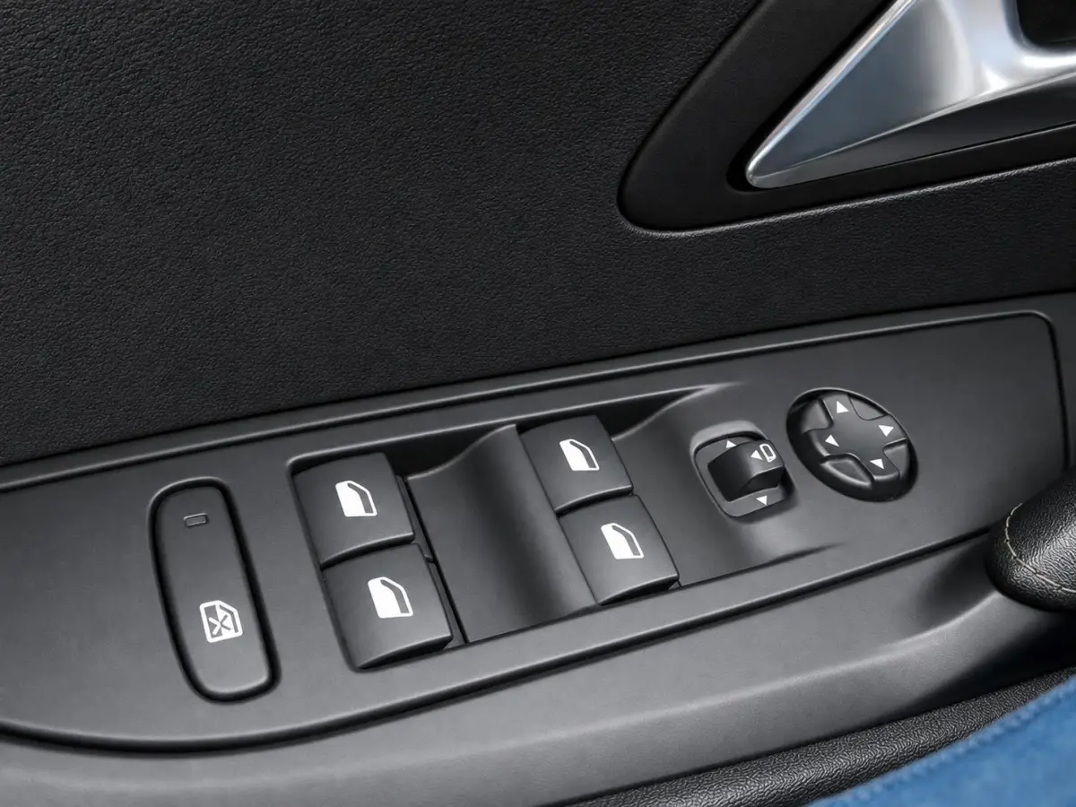 1.2 PureTech GT-line Automaat Navigatie Apple CarPlay Android Auto Parkeerhulp Cruise control Climate control Lichtmetalen velgen