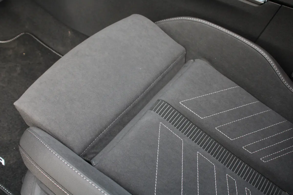 1.6 Turbo Plug In Hybrid Ultimate | Nieuw model | Panorama/schuifdak | Luxe stoelen | Navigatie | Camera | Alcantara |