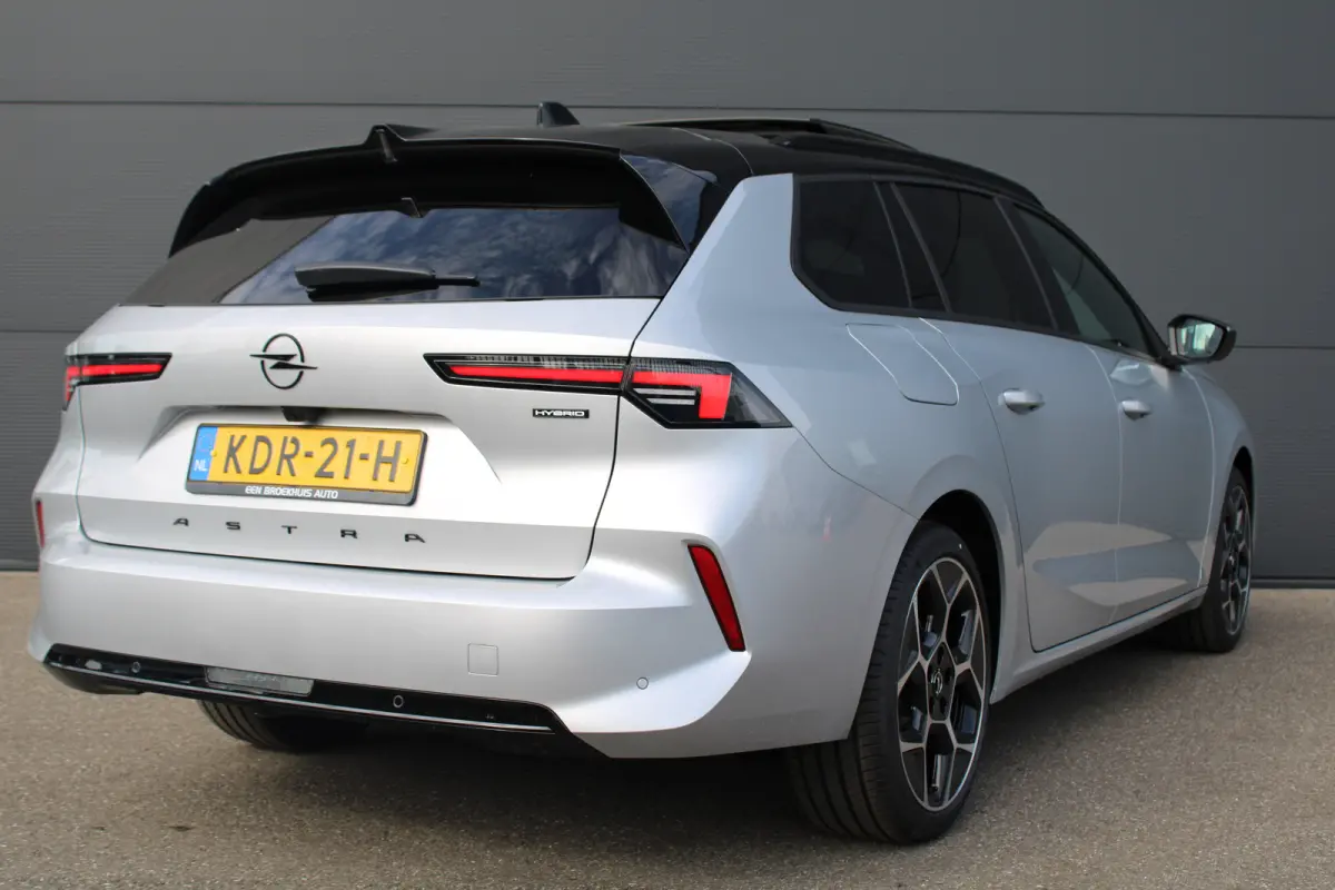 1.6 Turbo Plug In Hybrid Ultimate | Nieuw model | Panorama/schuifdak | Luxe stoelen | Navigatie | Camera | Alcantara |