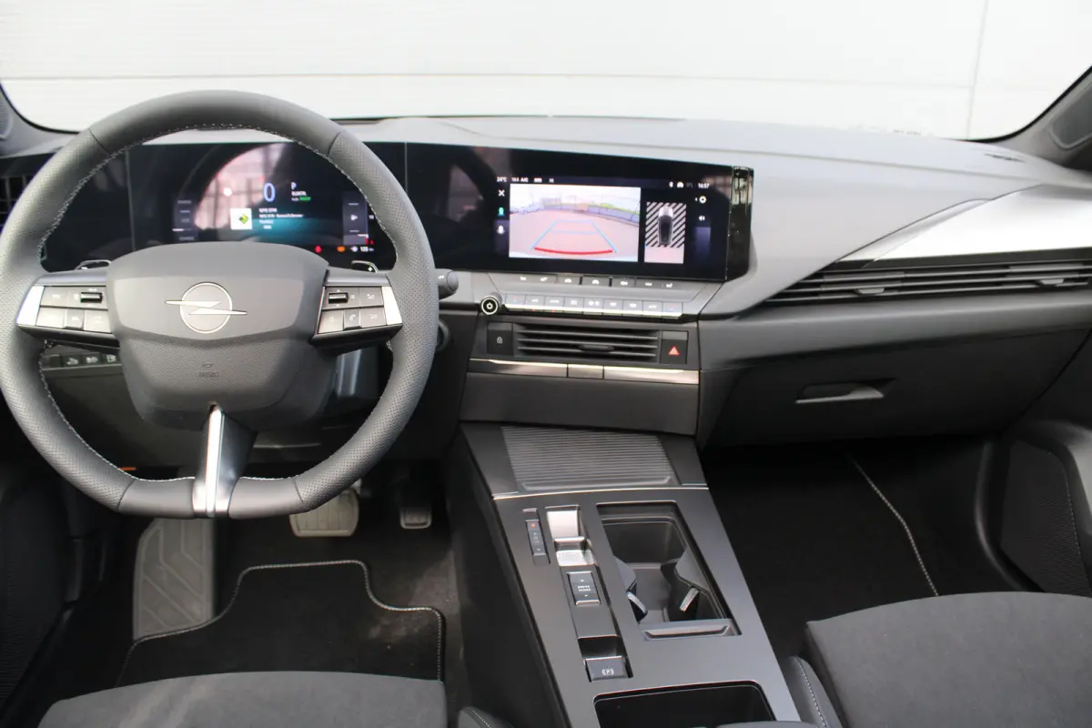 1.6 Turbo Plug In Hybrid Ultimate | Nieuw model | Panorama/schuifdak | Luxe stoelen | Navigatie | Camera | Alcantara |