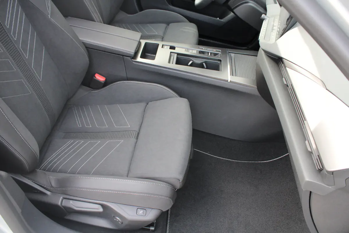 1.6 Turbo Plug In Hybrid Ultimate | Nieuw model | Panorama/schuifdak | Luxe stoelen | Navigatie | Camera | Alcantara |
