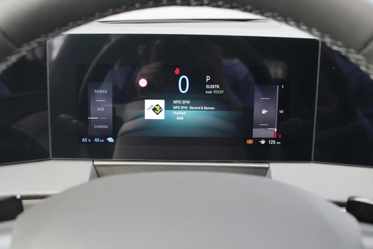 1.6 Turbo Plug In Hybrid Ultimate | Nieuw model | Panorama/schuifdak | Luxe stoelen | Navigatie | Camera | Alcantara |